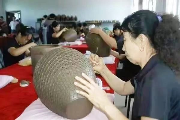 綏棱推動黑陶作品版權(quán)保護(hù)與產(chǎn)業(yè)融合發(fā)展