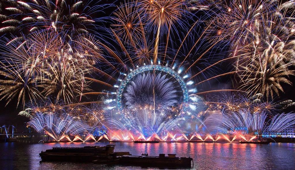 花樣迭出   璀璨煙花的造型能構(gòu)成作品嗎？