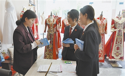 審理一案 教育一片  婚紗小鎮(zhèn)下架侵權(quán)服飾