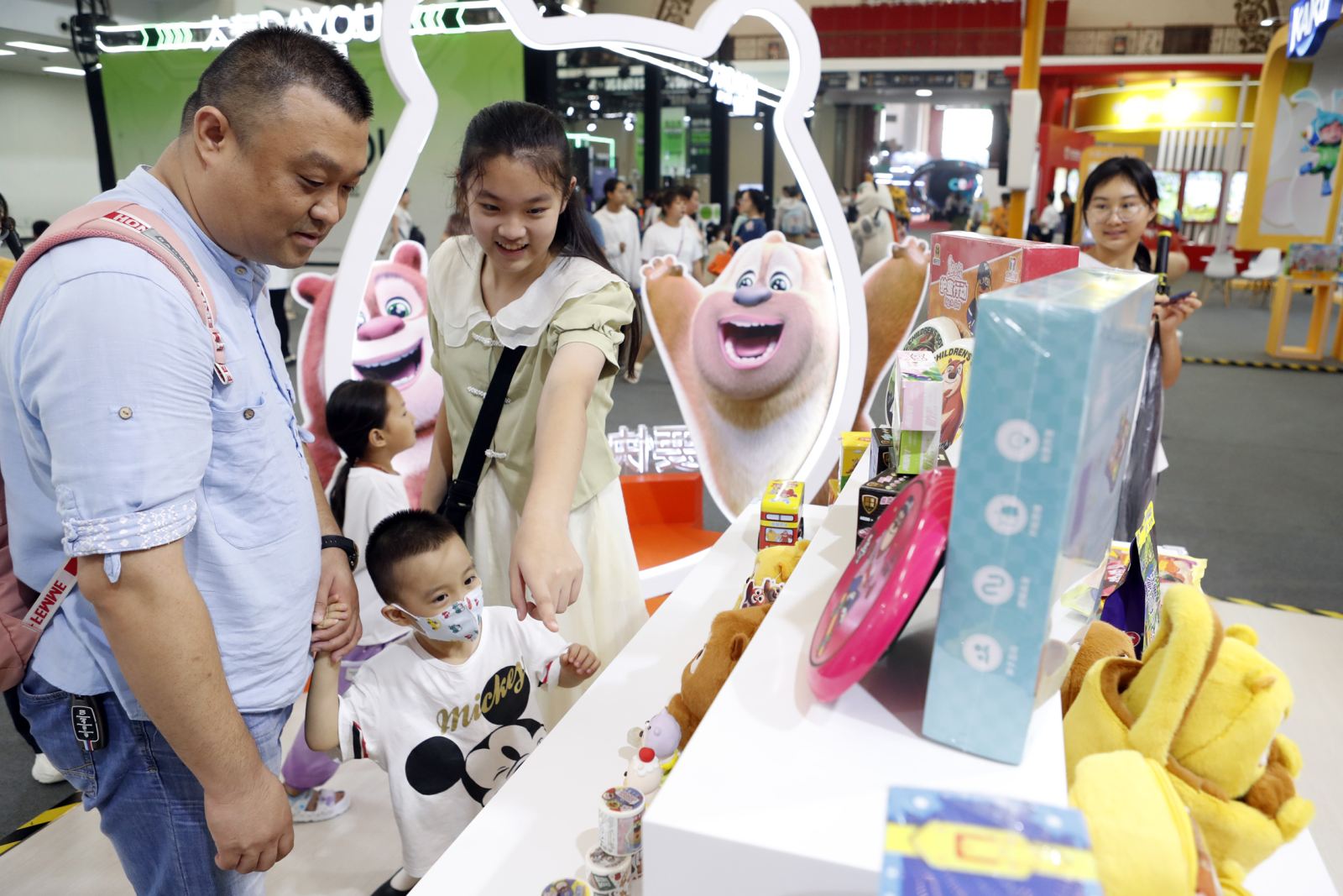 首屆中國(guó)動(dòng)畫周啟動(dòng)式暨電視動(dòng)畫大典舉行