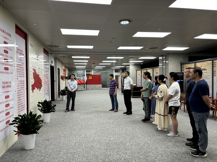 中心開展黨紀(jì)學(xué)習(xí)教育暨廉政書畫展參觀活動(dòng)