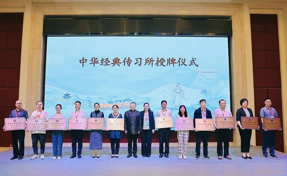 中華傳統(tǒng)曬書大會上演東坡古籍文獻