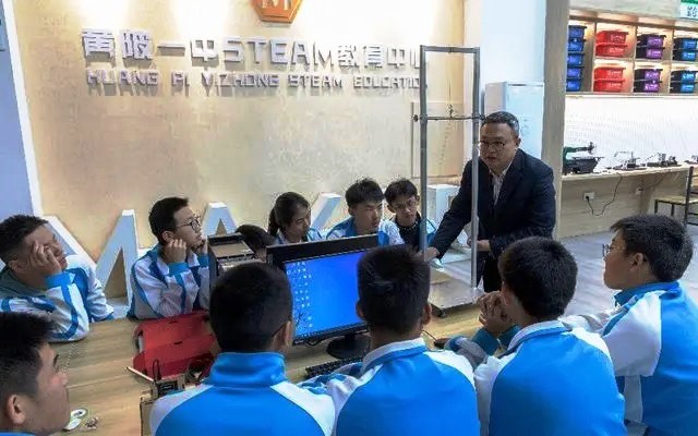 歷時(shí)4年 武漢兩教師單擺測(cè)速裝置獲版權(quán)證書(shū)