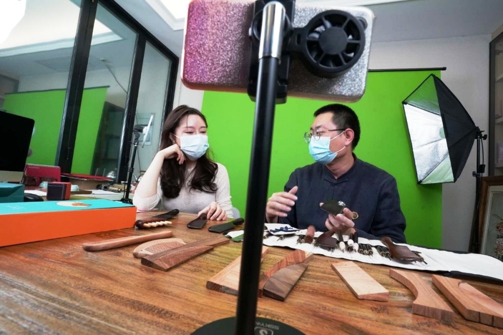  向文化要附加值 一把紅木梳200項專利版權(quán)