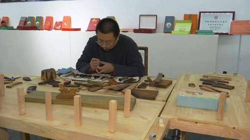  向文化要附加值 一把紅木梳200項專利版權(quán)