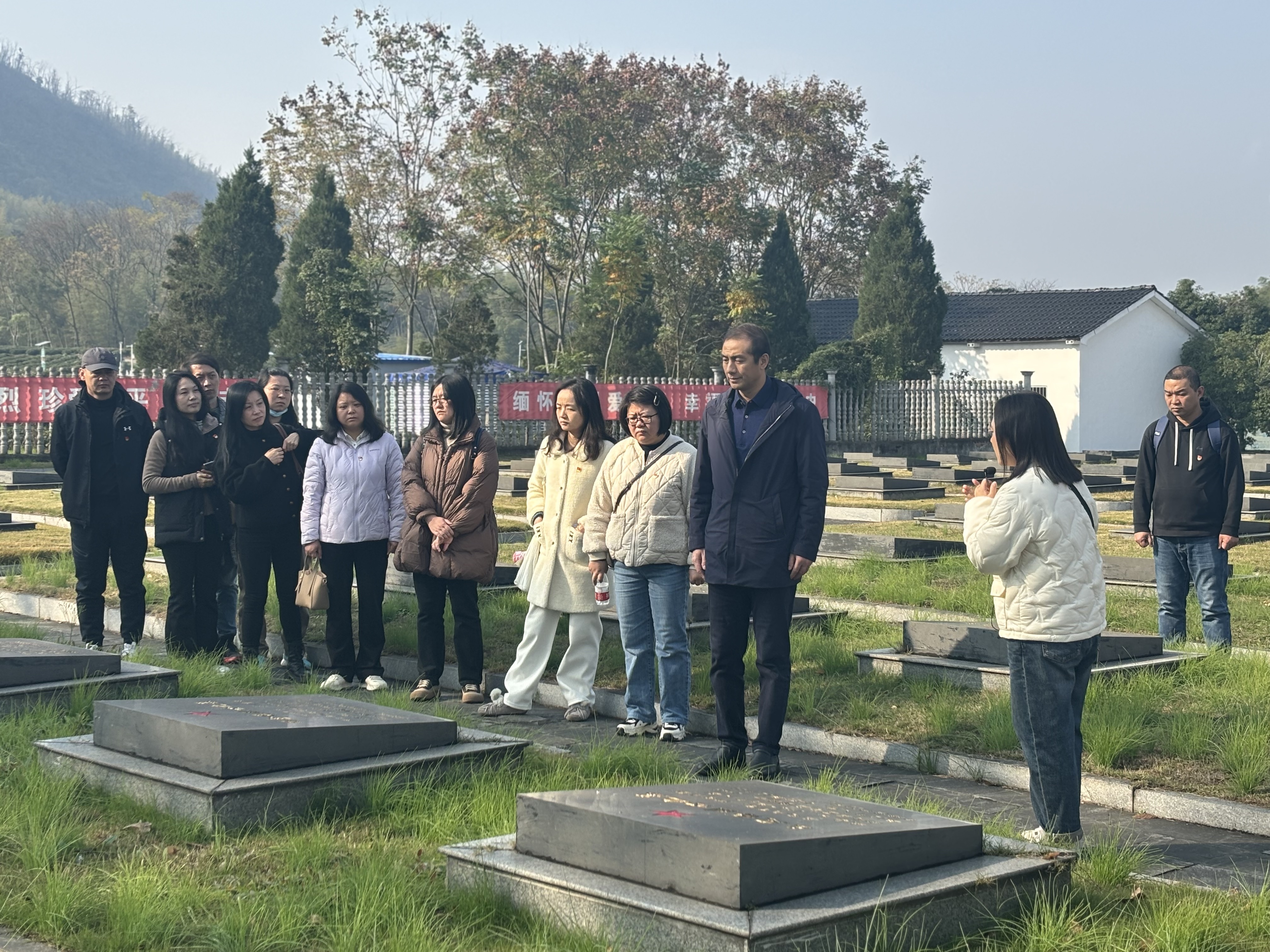 中心全體黨員干部赴羊樓洞開(kāi)展特色黨日活動(dòng)