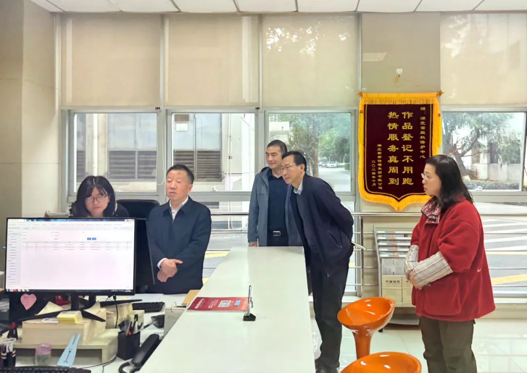 省委宣傳部副部長蔡靜峰調(diào)研省版權(quán)保護(hù)中心