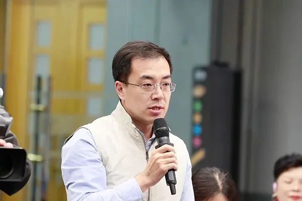 加快推進(jìn)人工智能大模型在審查工作中的應(yīng)用