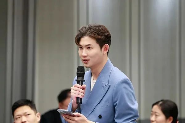 加快推進(jìn)人工智能大模型在審查工作中的應(yīng)用