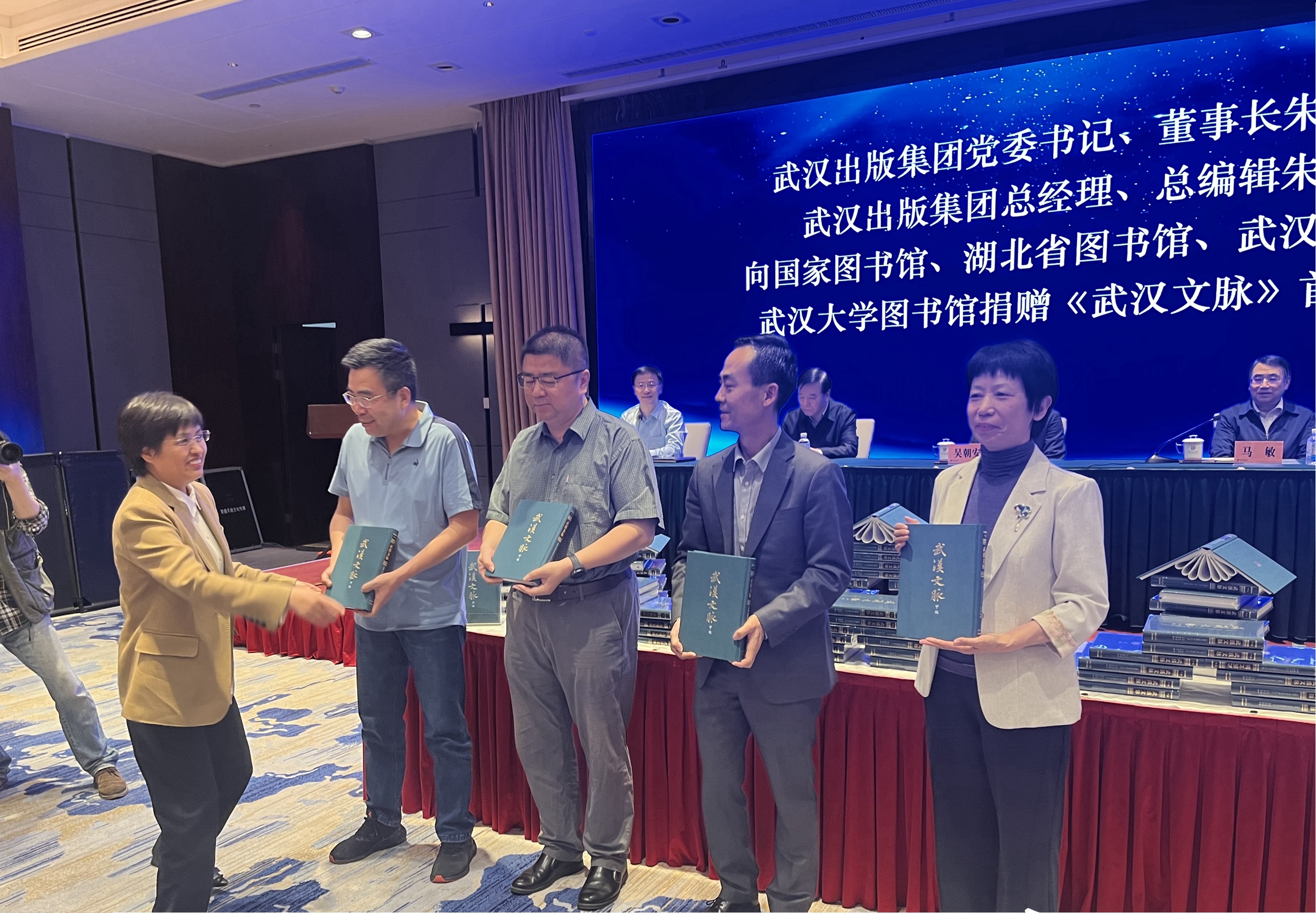 《武漢文脈》融合出版工程首批圖書集中面世