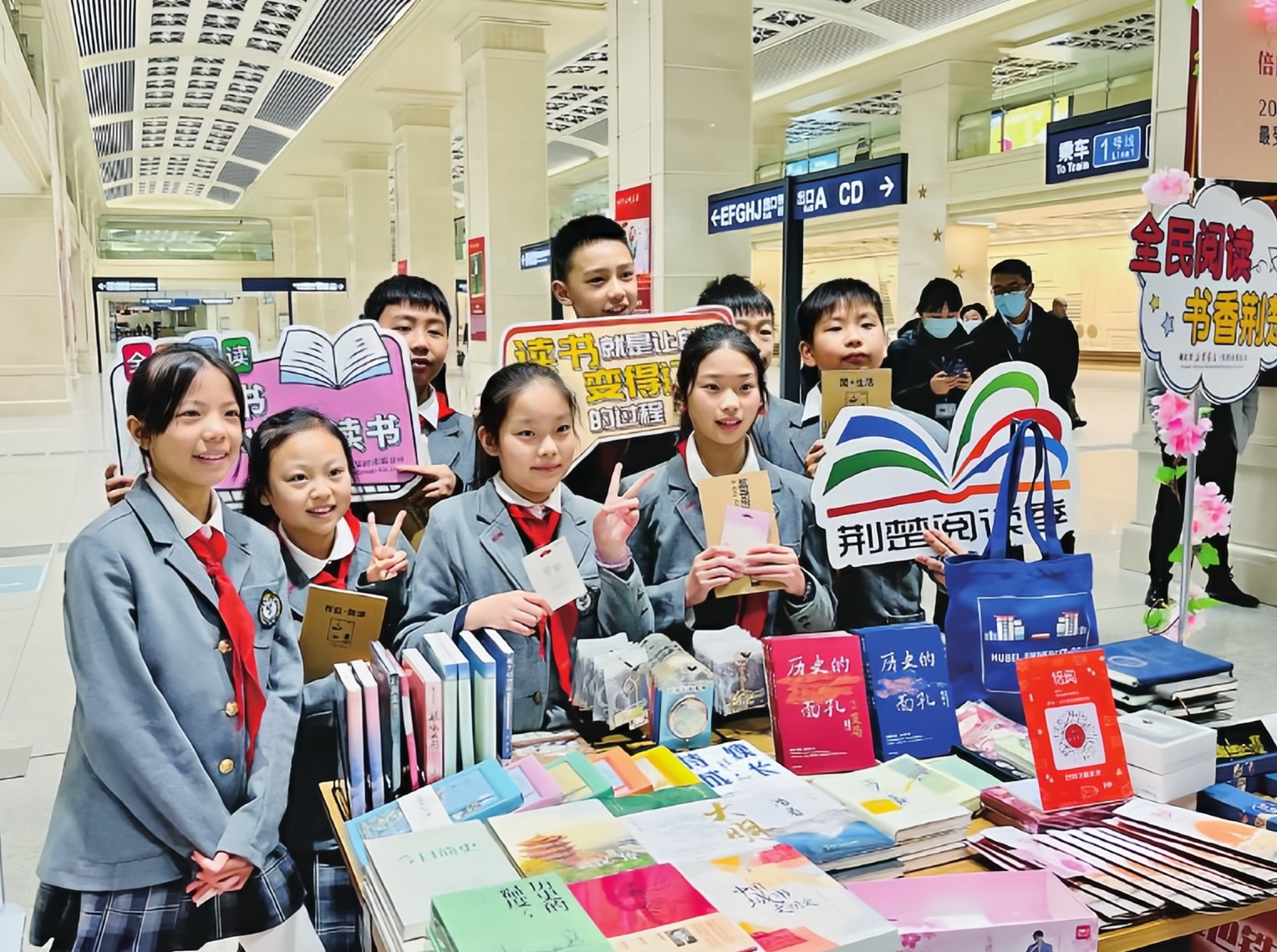 蔡靜峰:深化全民閱讀 讓荊楚大地漫溢書香