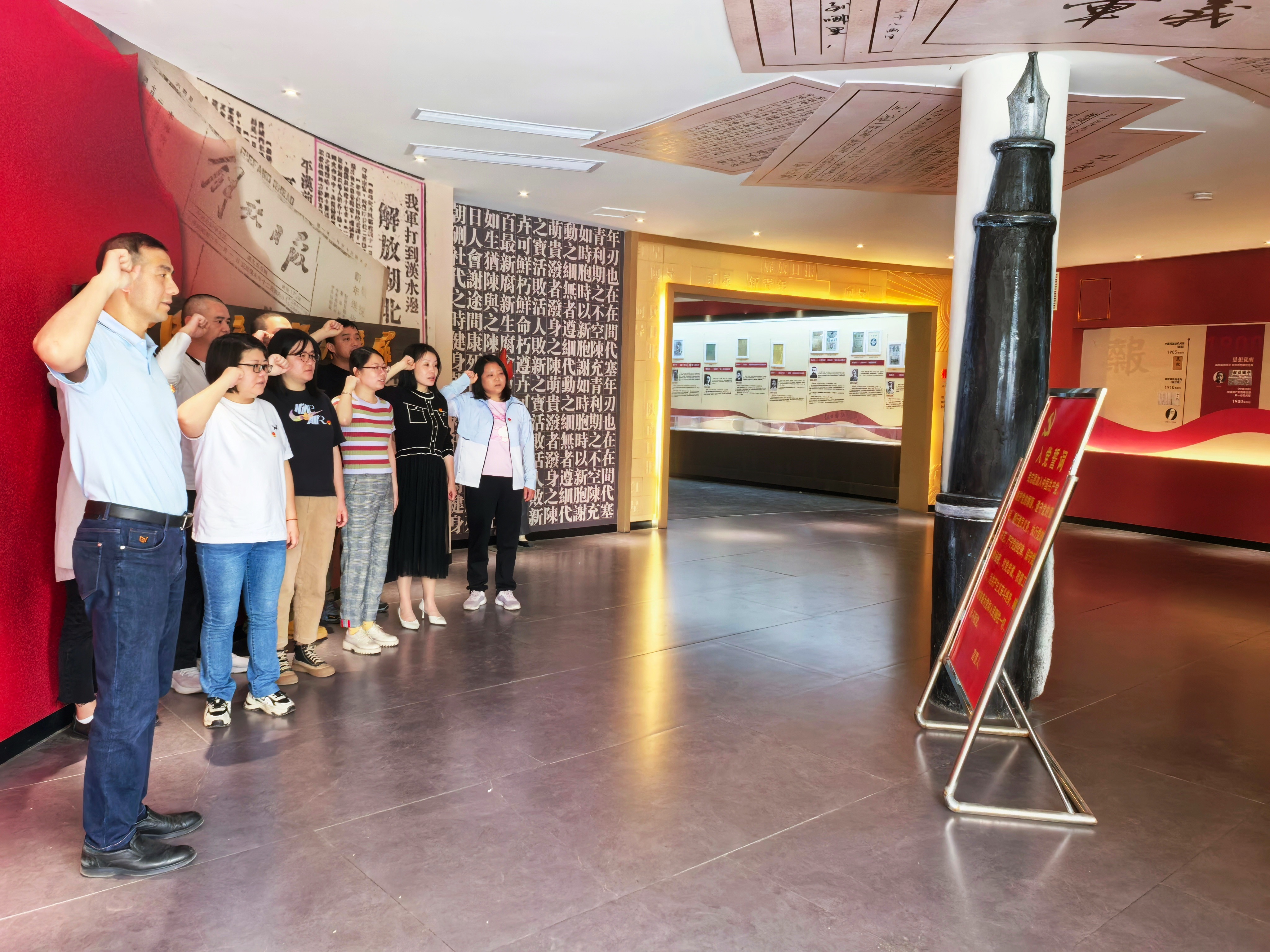 我中心黨支部赴十堰龍韻村開展特色黨日活動(dòng)