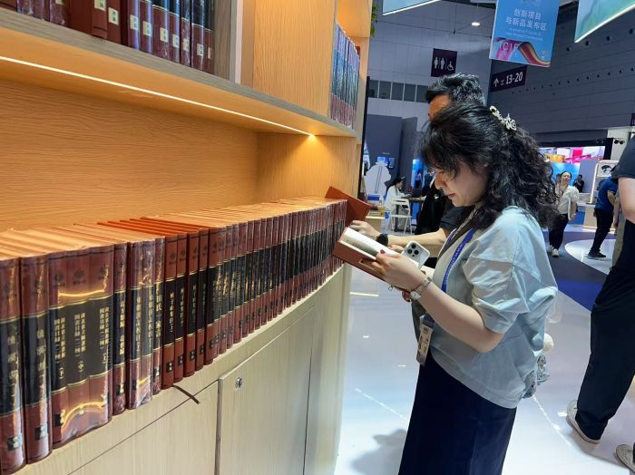 北2400余件展品亮相文博會:呈現(xiàn)湖北文化產業(yè)高質量發(fā)展新氣象