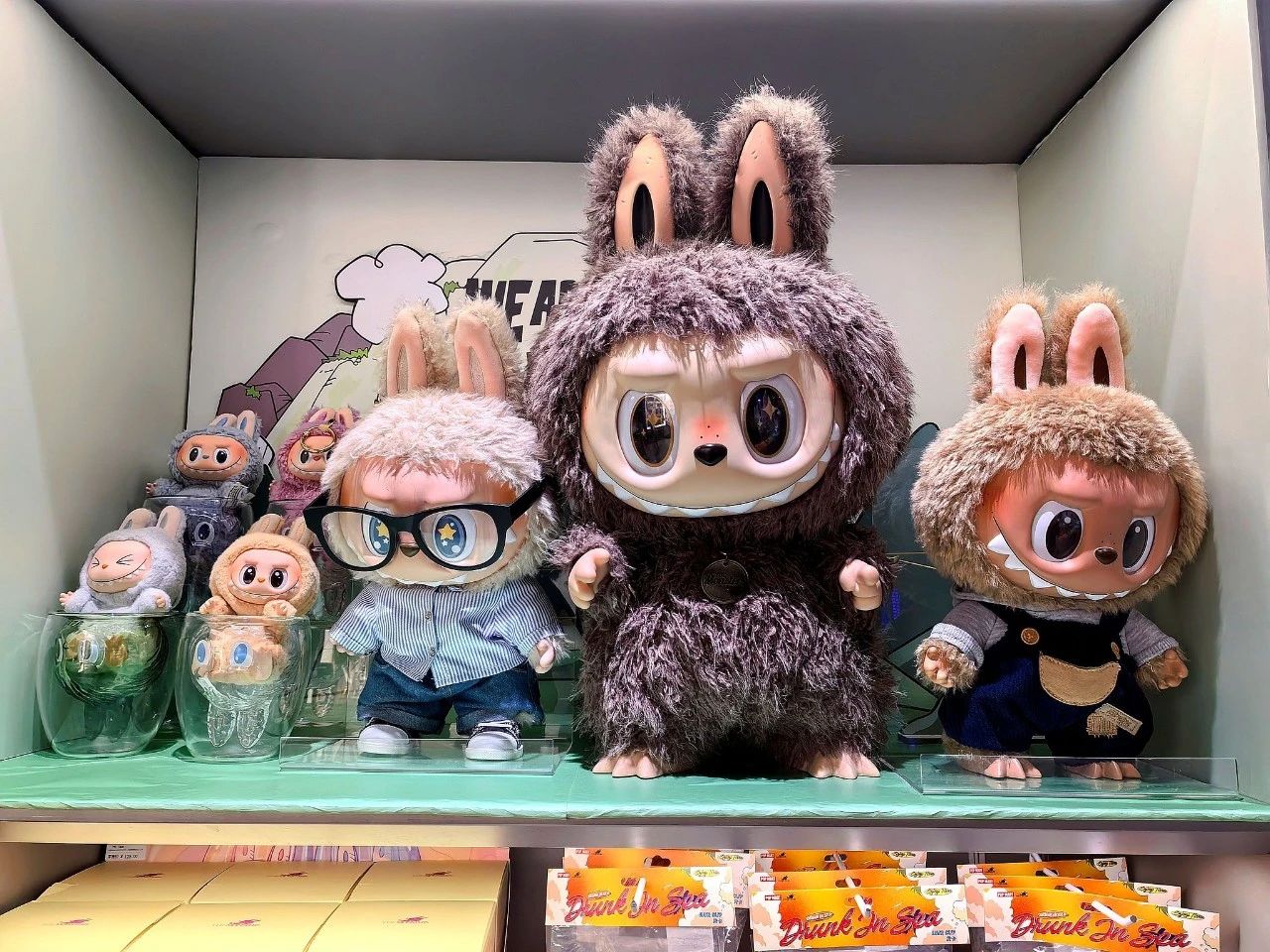 人民日報：LABUBU火爆海外！沒作品還齙牙的它，為何征服了全球年輕人的心？