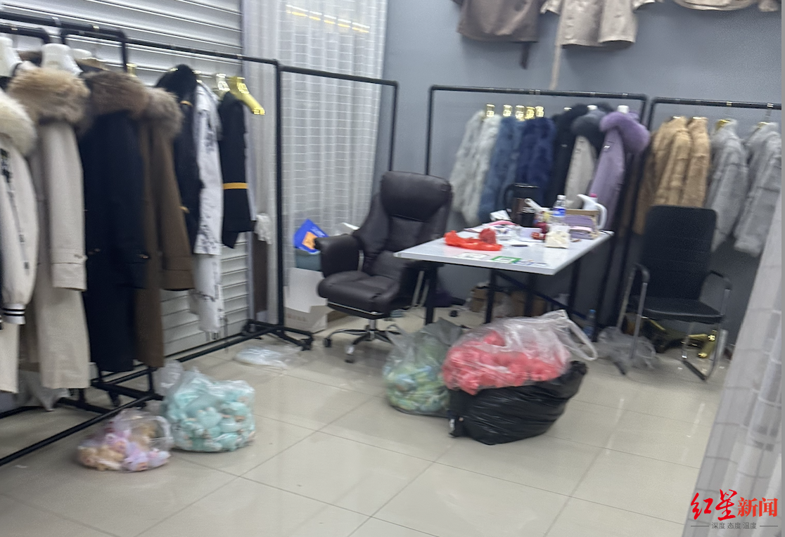 探衡水盜版LABUBU大集：像賣菜一樣擺攤賣，如今訂單變少生意難做