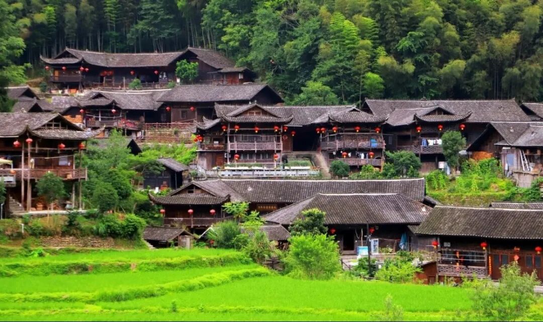 宣恩知產(chǎn)審判團(tuán)開(kāi)展西蘭卡普等非遺法治問(wèn)診