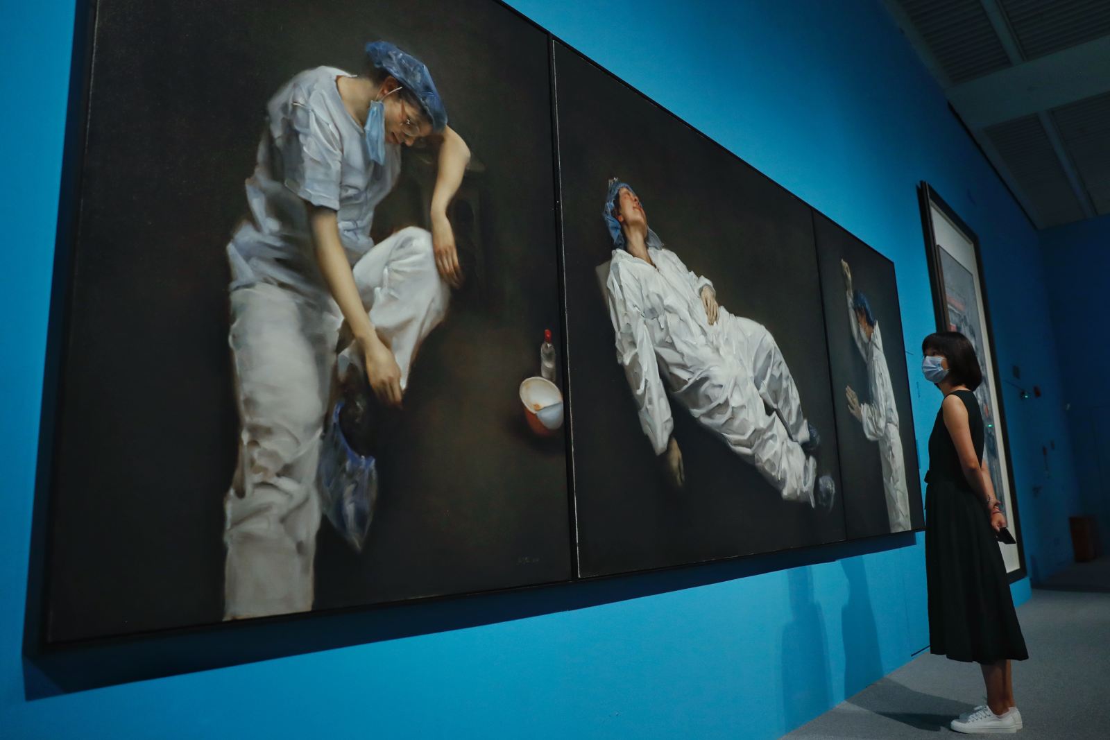 抗疫主題美術(shù)作品展在國(guó)博舉辦