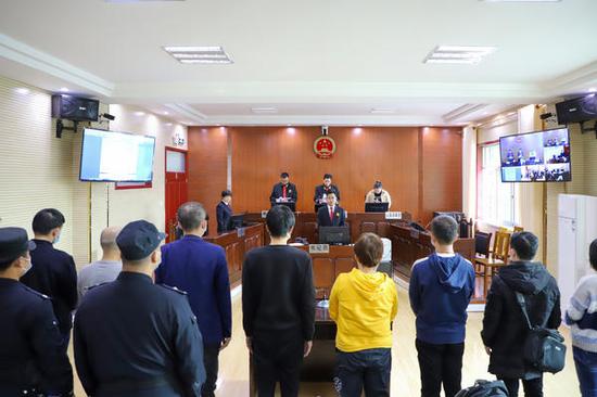 侵犯《西虹市首富》等電影著作權 8人獲刑