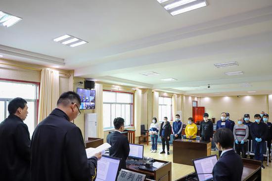 侵犯《西虹市首富》等電影著作權 8人獲刑