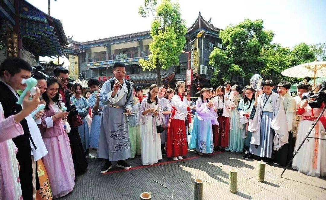 盜用抄襲 惡意搶注 漢服市場(chǎng)亂象調(diào)查