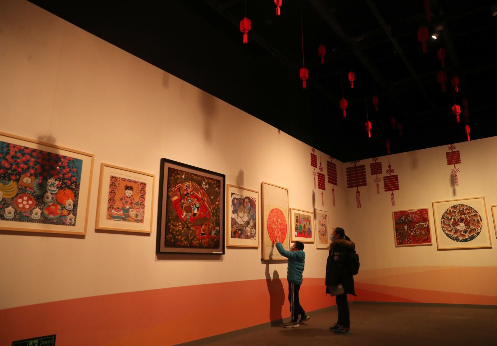 小康生活主題美術(shù)作品展在京舉行